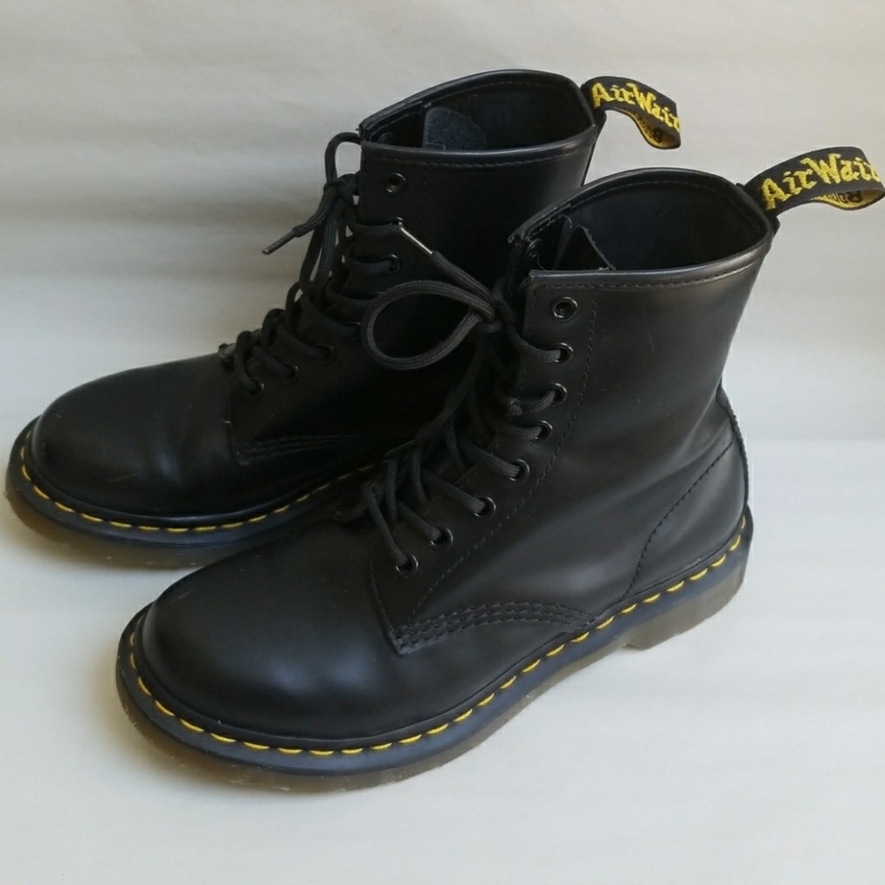 Dr. Martens Women's 1460 Smooth Boots (8)